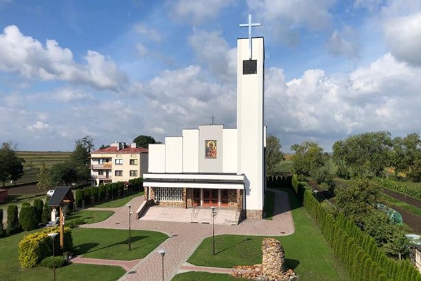 Kościół pw. Najświętszej Maryi Panny z przyległym ogrodem biblijnym w Ostrowie