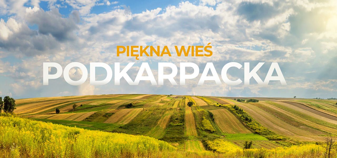 Krajobraz kolorowych pól, w tle napis Piekna Wieś Podkarpacka